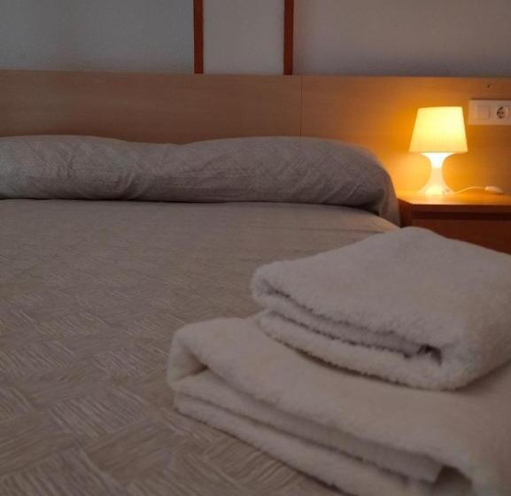 Résidencia Universitària Pare Claret   Hostel