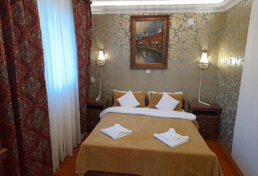 צימר Pensiunea Crown Royal