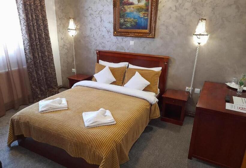 Bed and Breakfast Pensiunea Crown Royal