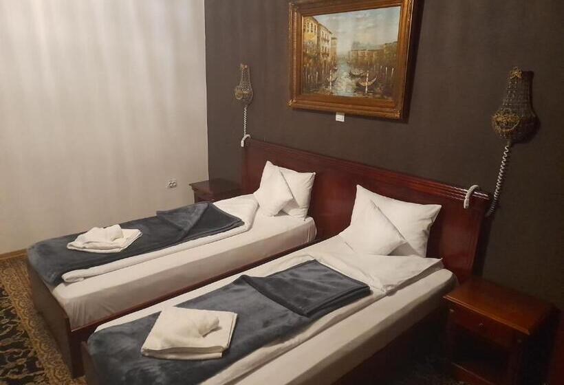 צימר Pensiunea Crown Royal