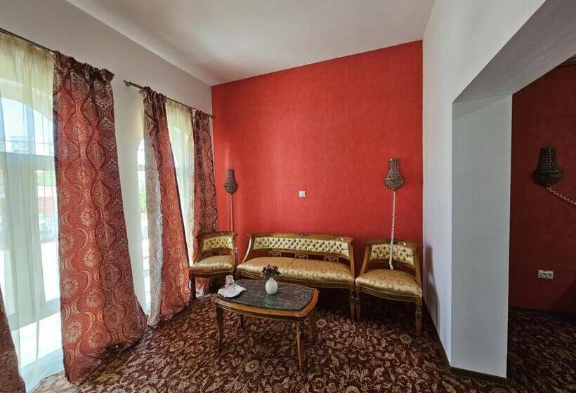 צימר Pensiunea Crown Royal