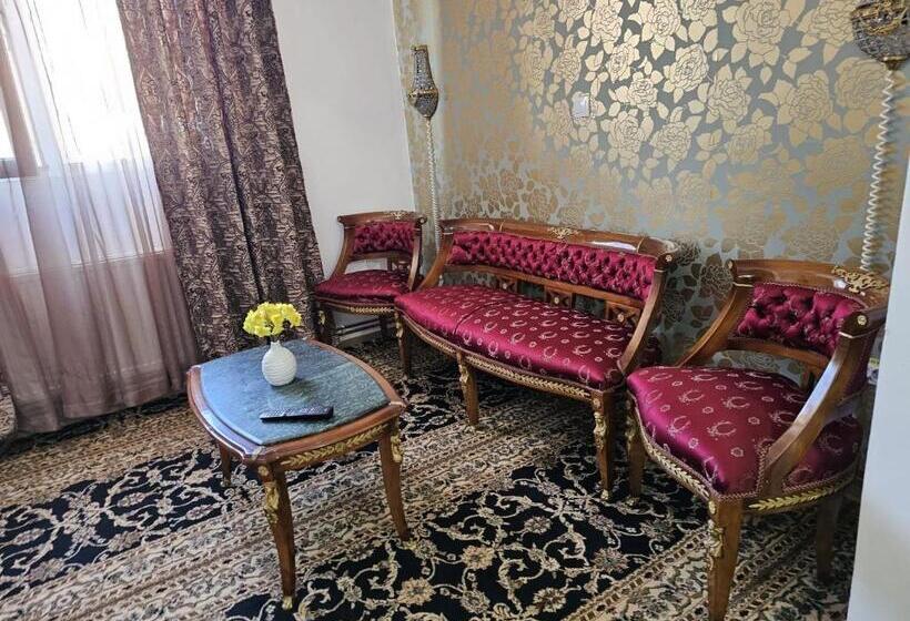 צימר Pensiunea Crown Royal