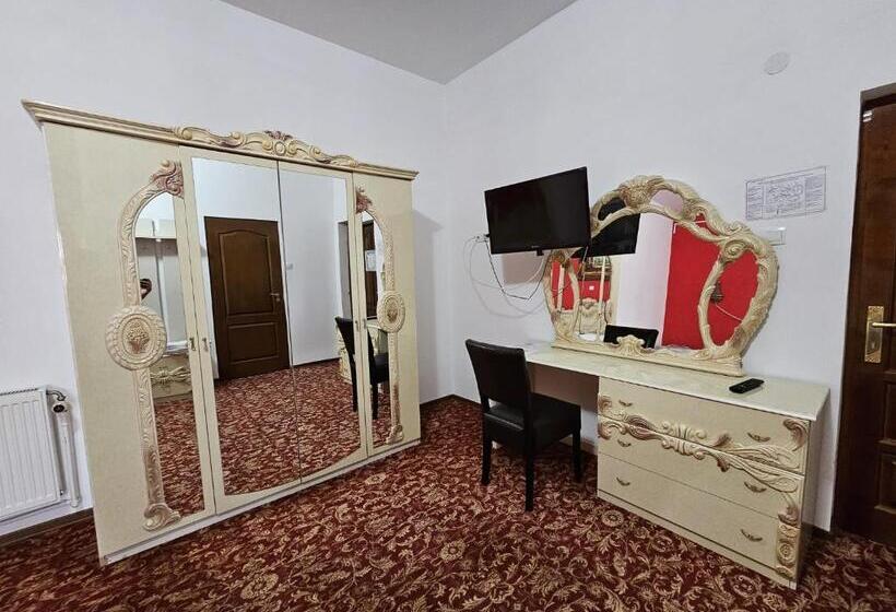 צימר Pensiunea Crown Royal