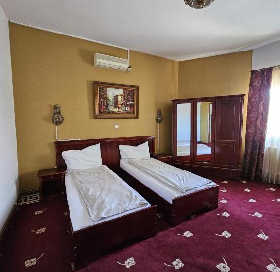 צימר Pensiunea Crown Royal