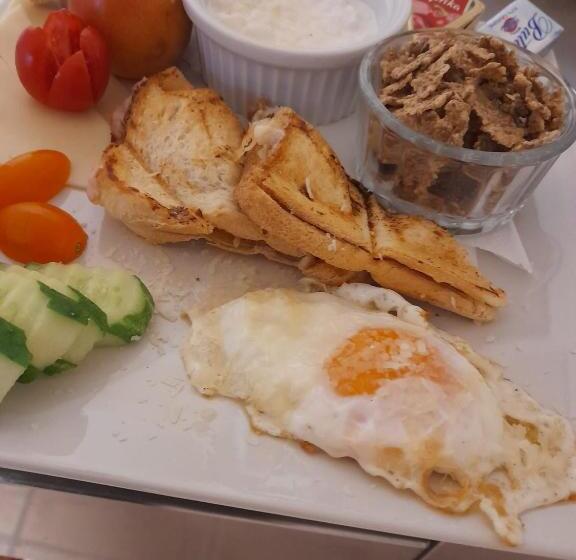 צימר Pensiunea Crown Royal