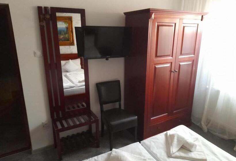 צימר Pensiunea Crown Royal