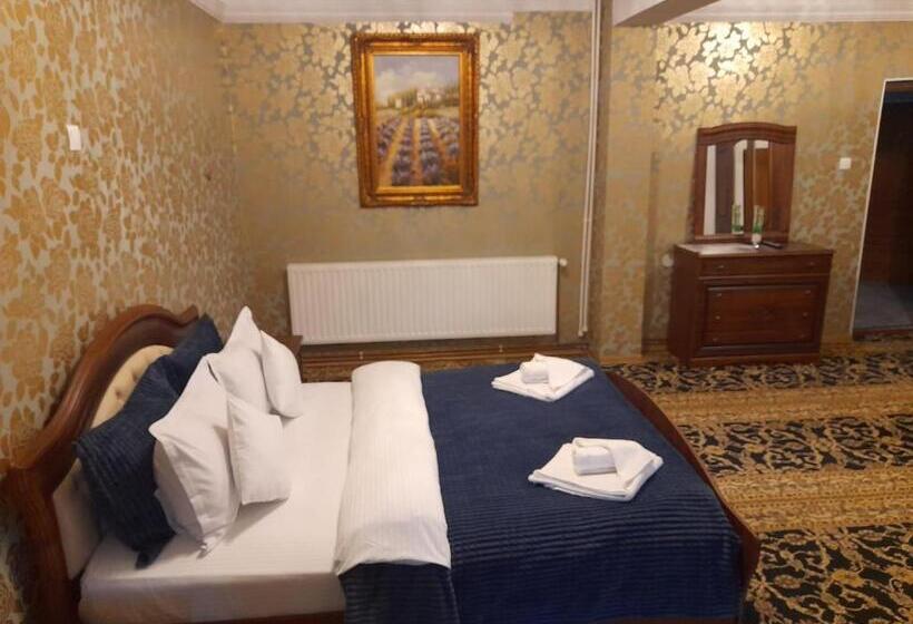 צימר Pensiunea Crown Royal