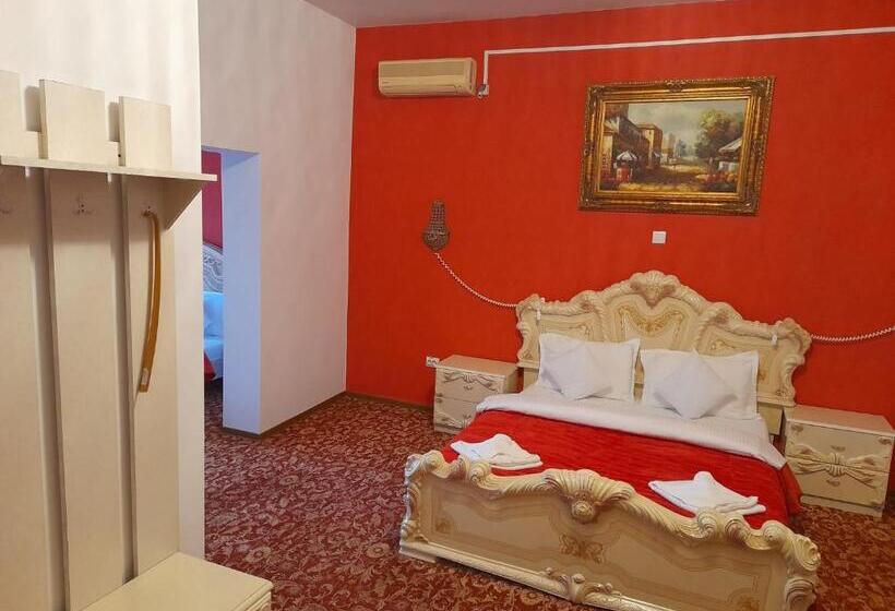 Bed and Breakfast Pensiunea Crown Royal