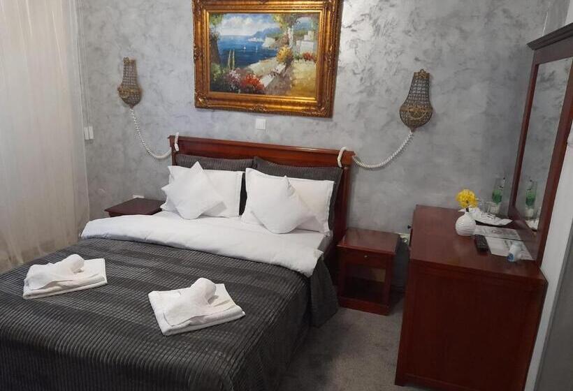 Bed and Breakfast Pensiunea Crown Royal