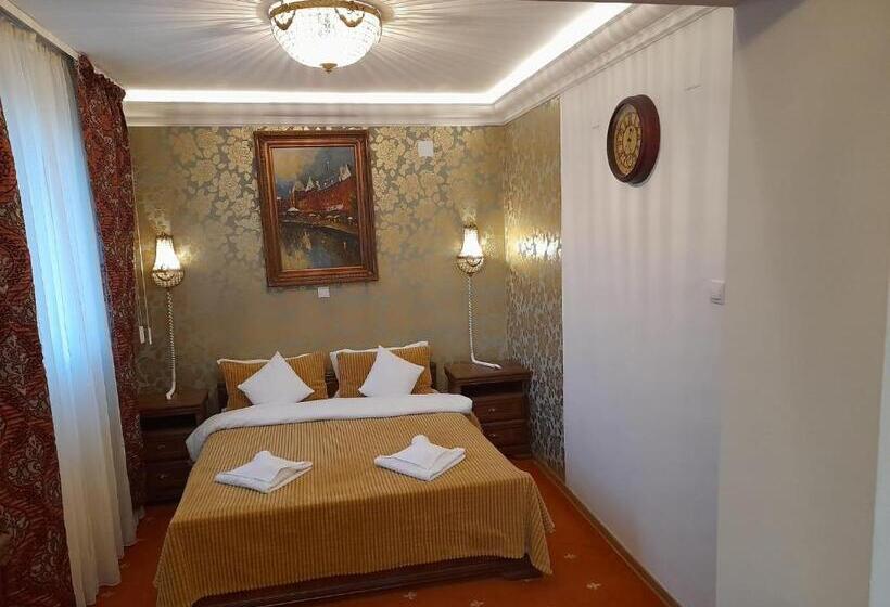 צימר Pensiunea Crown Royal