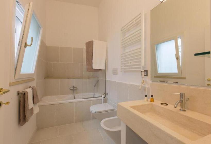 مبيت وإفطار La Loggetta