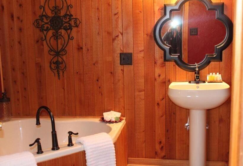 민박 The Inn At White Oak