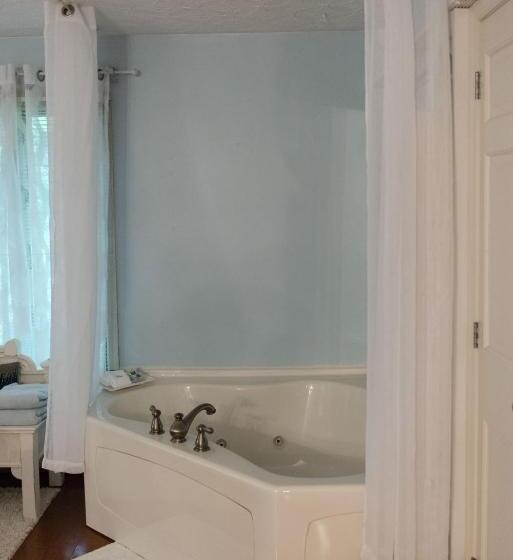 민박 The Inn At White Oak