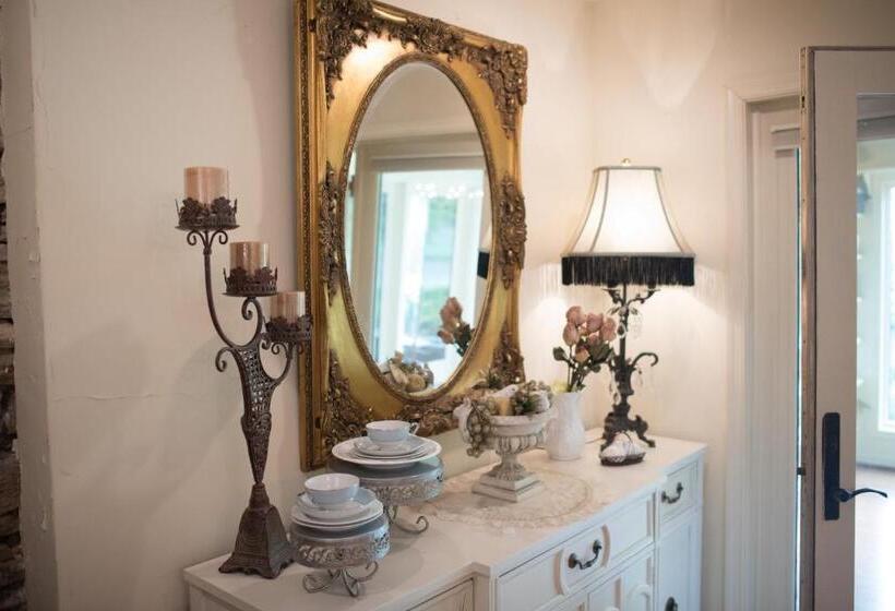 민박 The Inn At White Oak