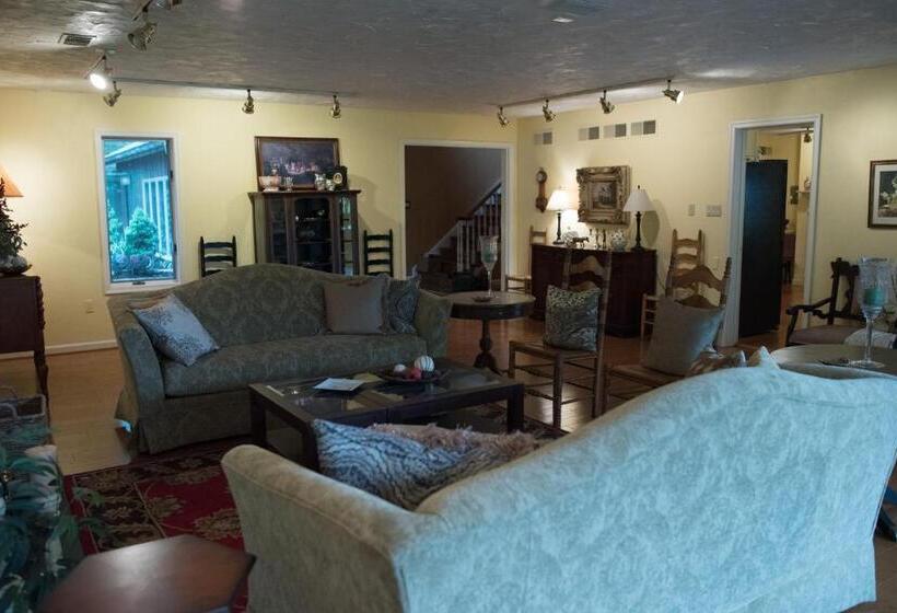 민박 The Inn At White Oak