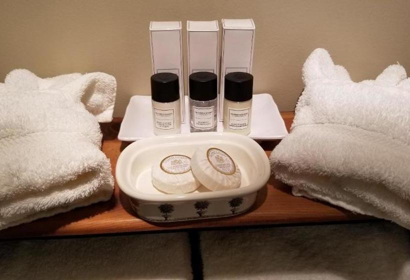 민박 Timbercliffe Cottage Inn