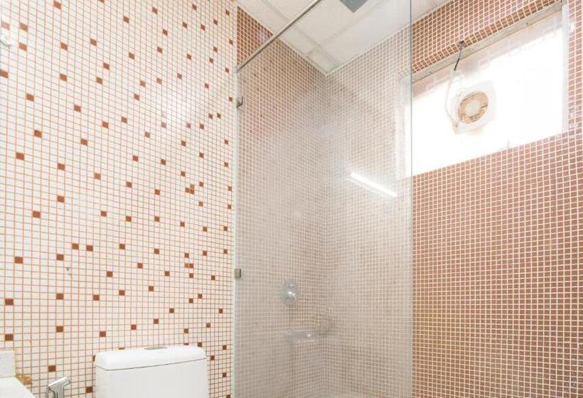 住宿加早餐  Treebo House Inn