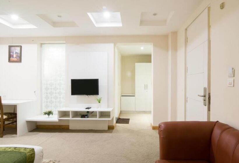 住宿加早餐  Treebo House Inn