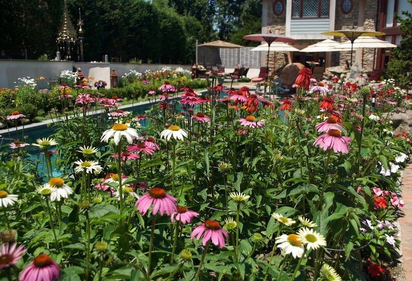 East Hampton Art House Bed And Breakfast