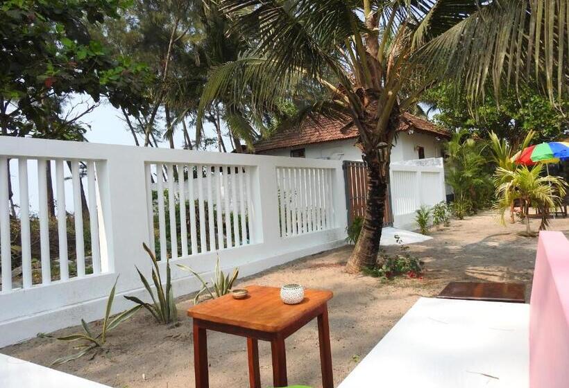 فندق Alleppey Beach Garden