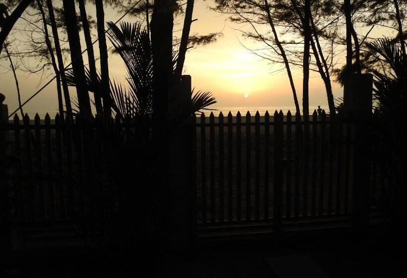 فندق Alleppey Beach Garden