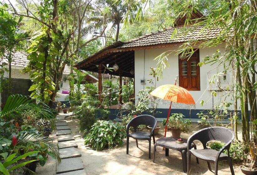 فندق Alleppey Beach Garden