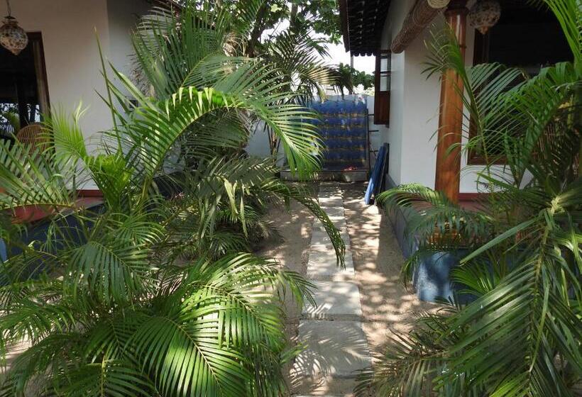 فندق Alleppey Beach Garden
