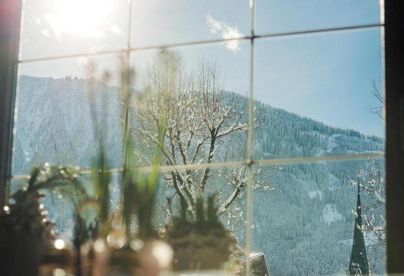 هتل Alpenhof Kristall