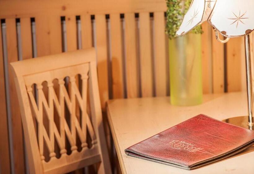 هتل Alpenhof Kristall