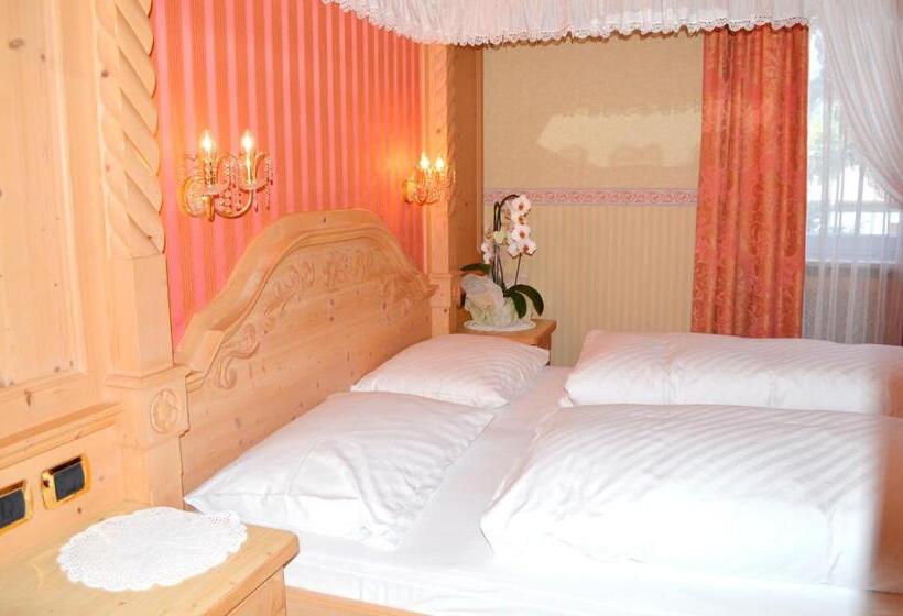 فندق Pension Panorama