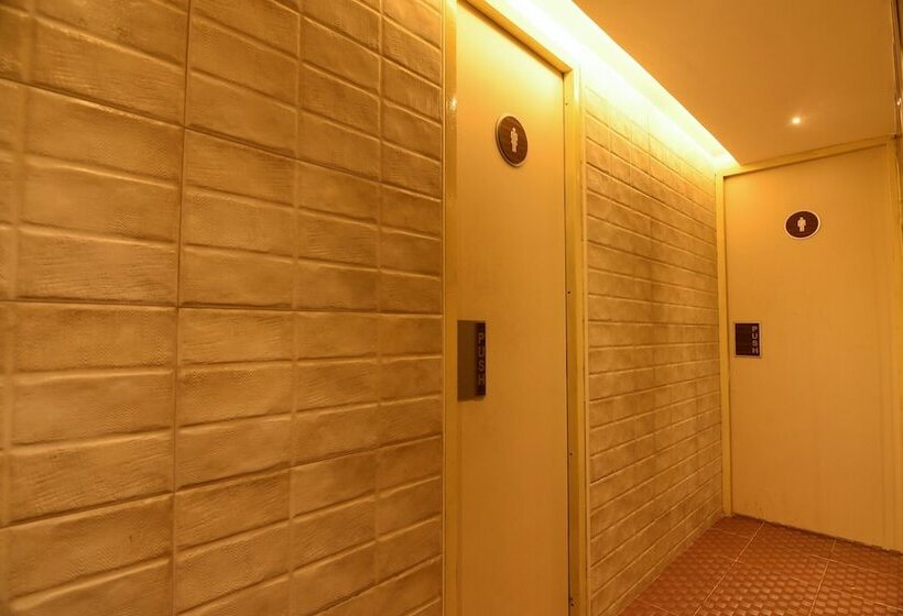 ホテル Roopa Elite