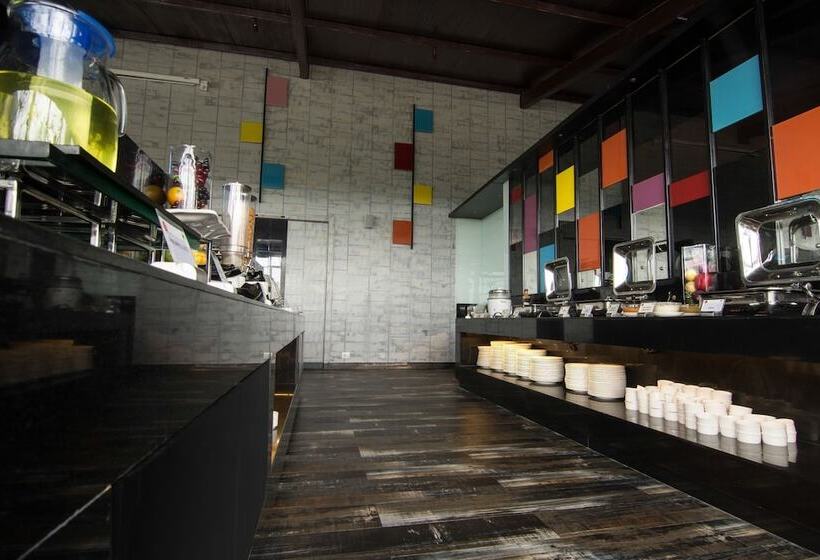 ホテル Roopa Elite