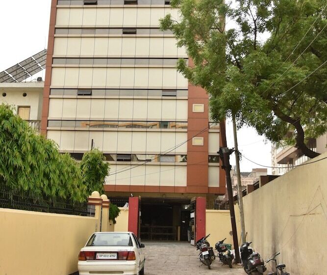 בית מלון כפרי Sarweshwary