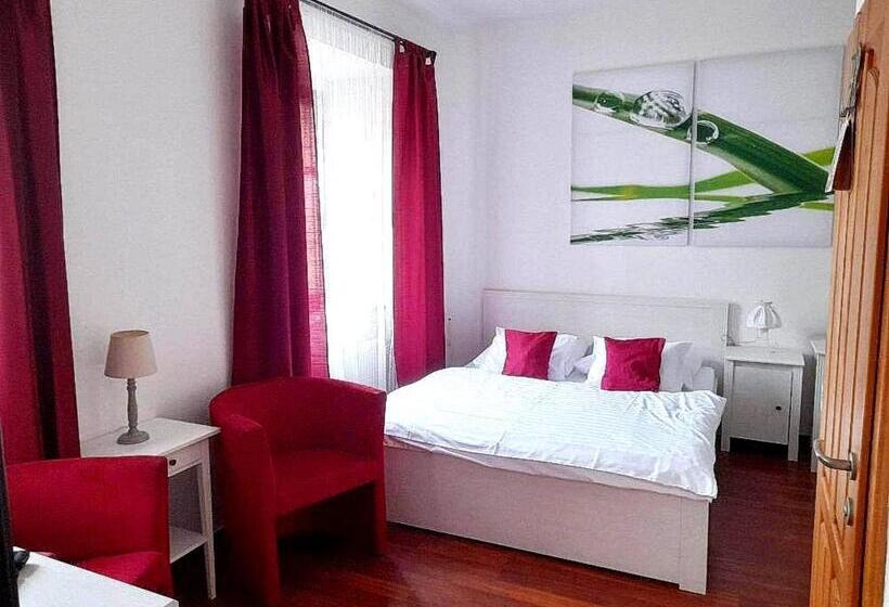 ホテル Střelnice