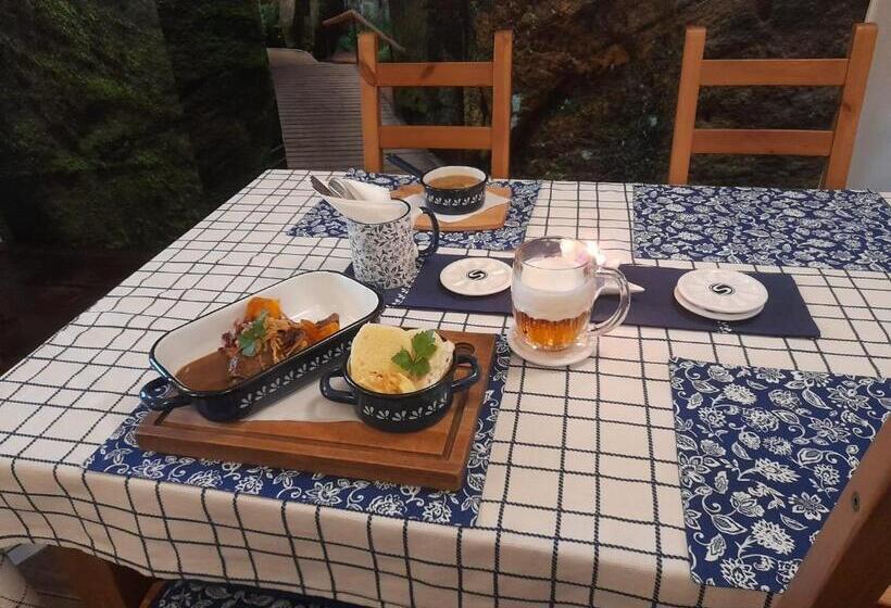 ホテル Střelnice