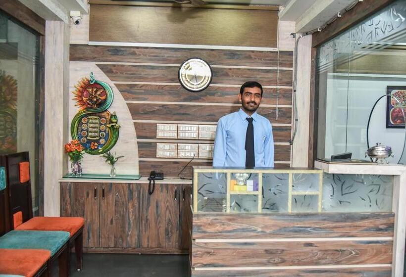 酒店 Tulsi Residency