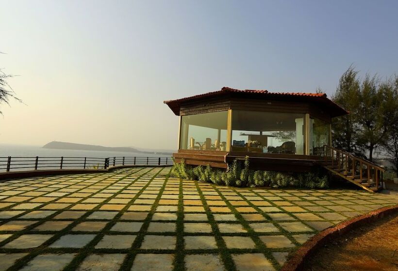 Kohinoor Samudra Beach Resort