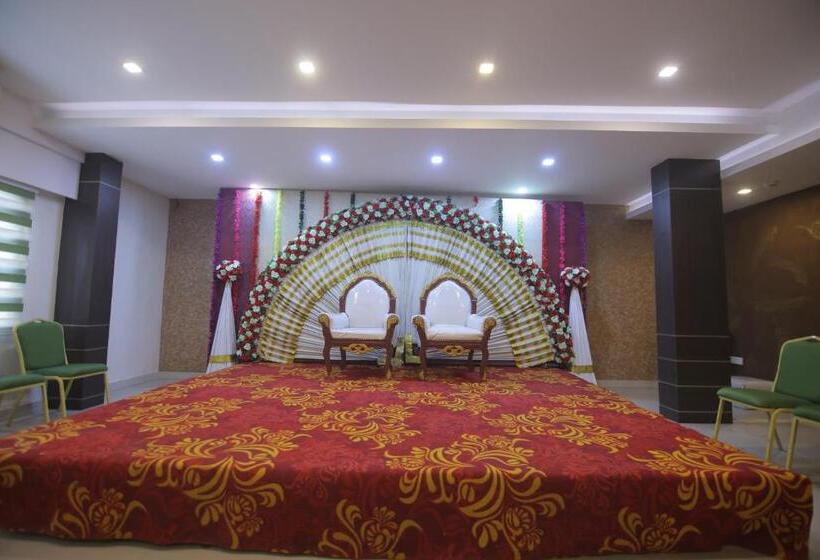 Курорт Nakshatra Emerald