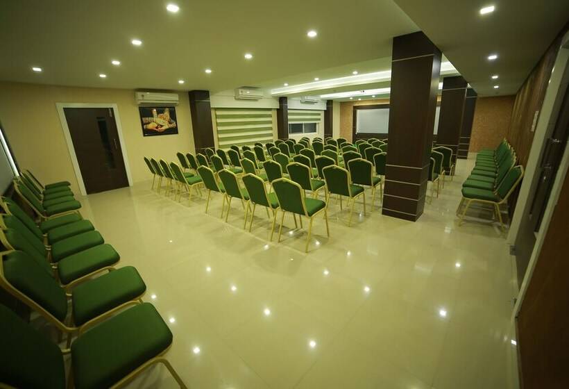 Курорт Nakshatra Emerald