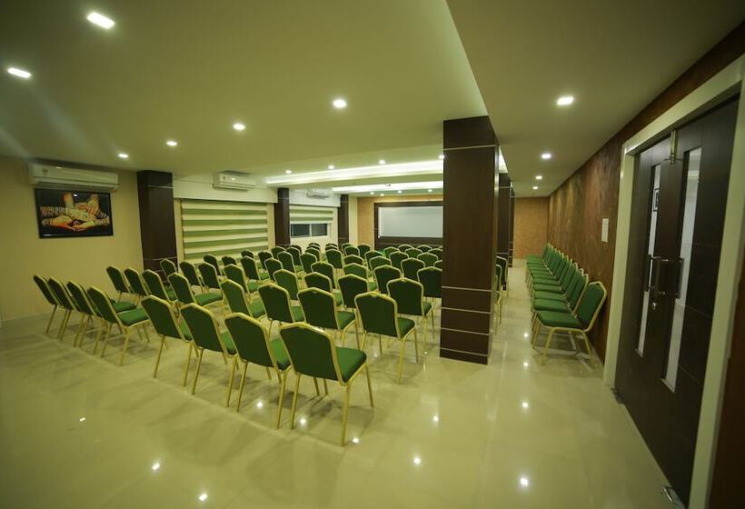 Курорт Nakshatra Emerald