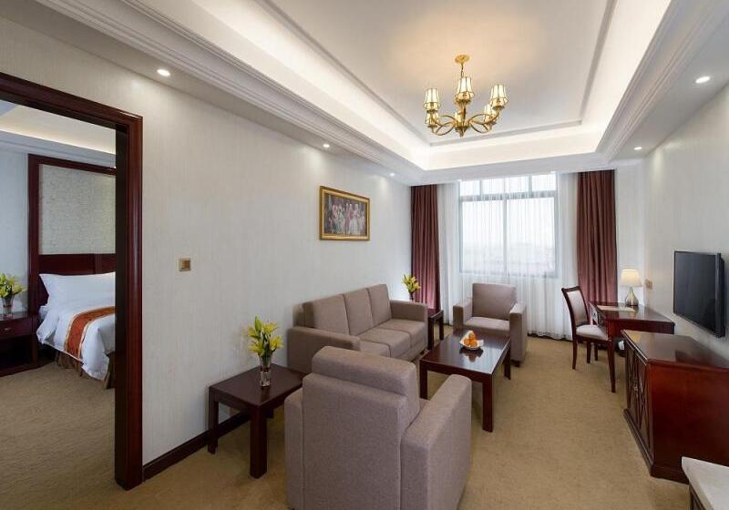 Vienna Hotel Shanwei Lufeng Jieshi Bus Station