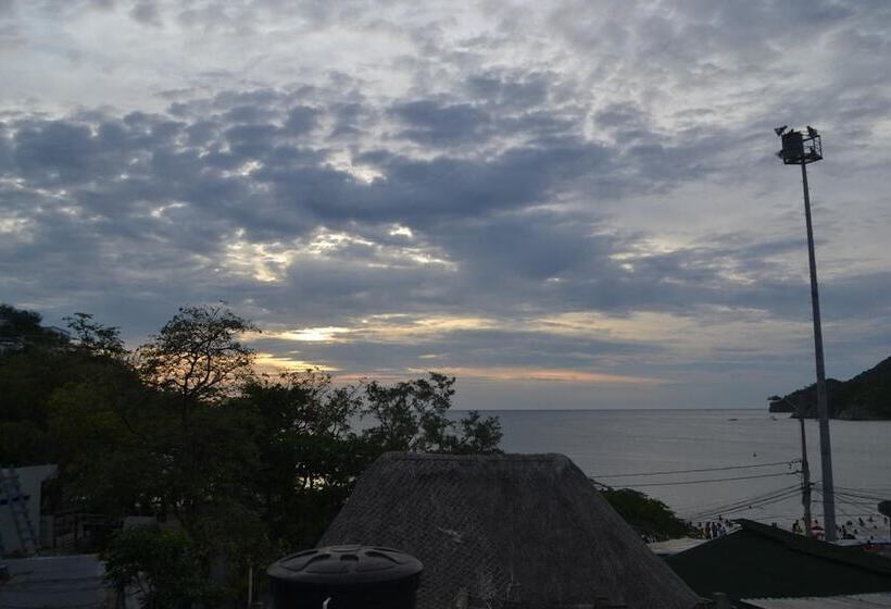 הוסטל Hostal Dumbira