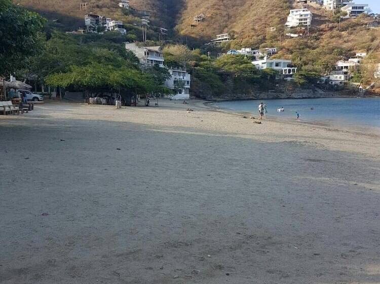 הוסטל Hostal Dumbira