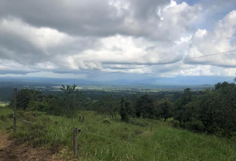 مبيت وإفطار Cabinas Lupita