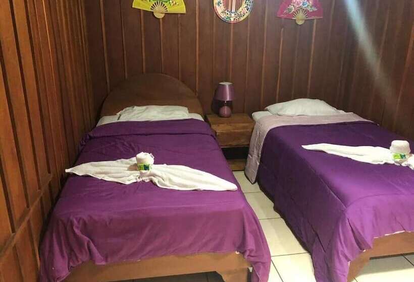 مبيت وإفطار Cabinas Lupita