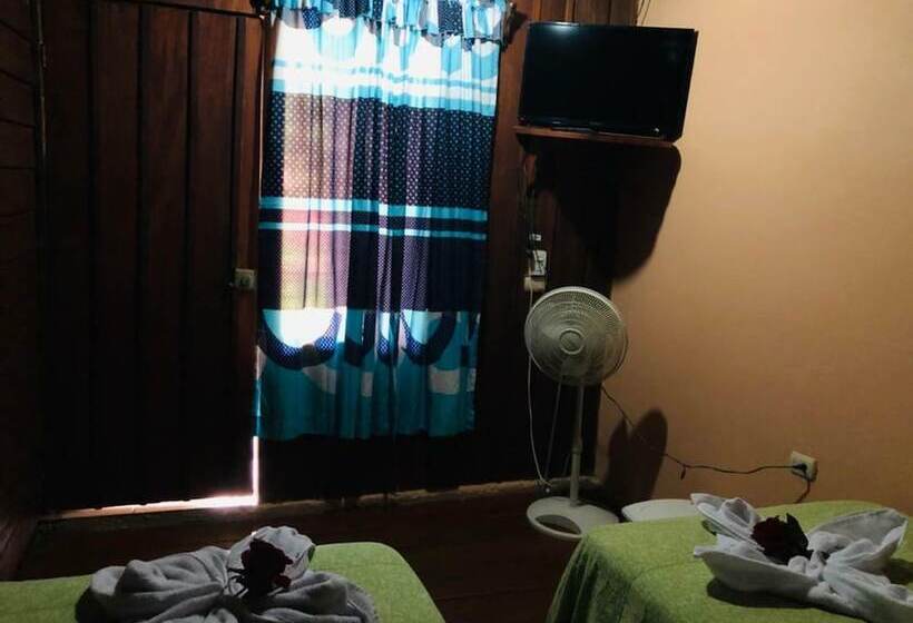 مبيت وإفطار Cabinas Lupita