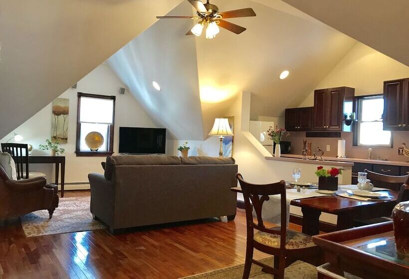 Bed and Breakfast Ivy Manor Inn Village Center