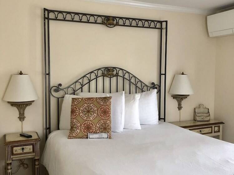 Bed and Breakfast Ivy Manor Inn Village Center