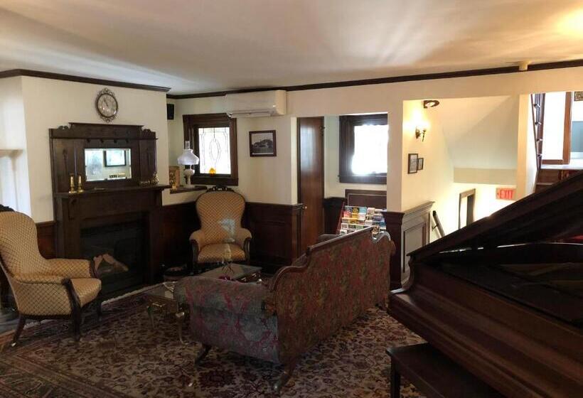 Bed and Breakfast Ivy Manor Inn Village Center