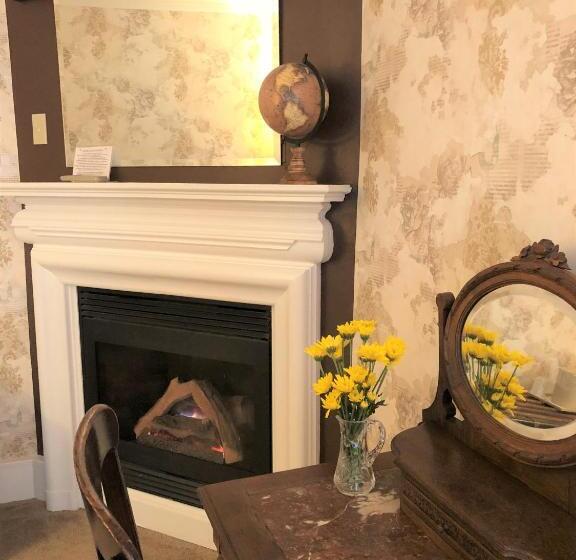 Bed and Breakfast Ivy Manor Inn Village Center